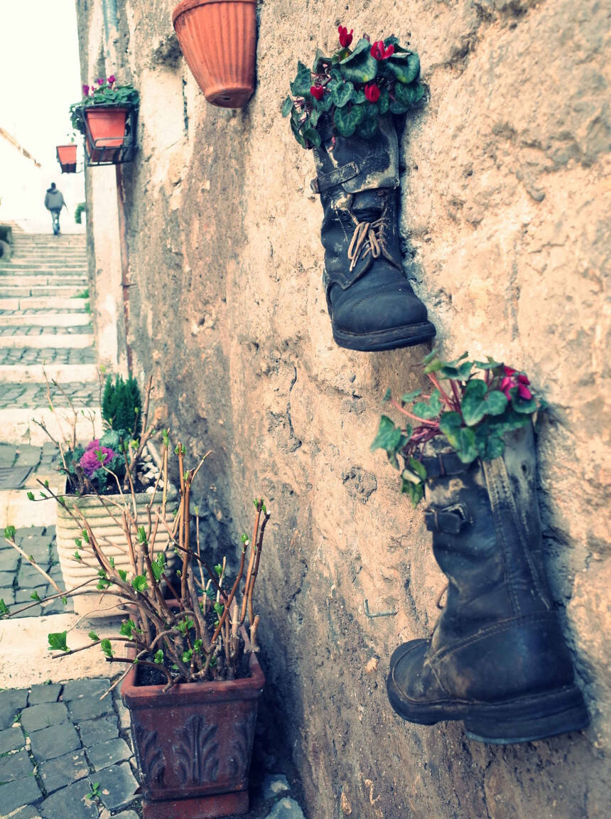 Subiaco - Traditional and homemade flower pots