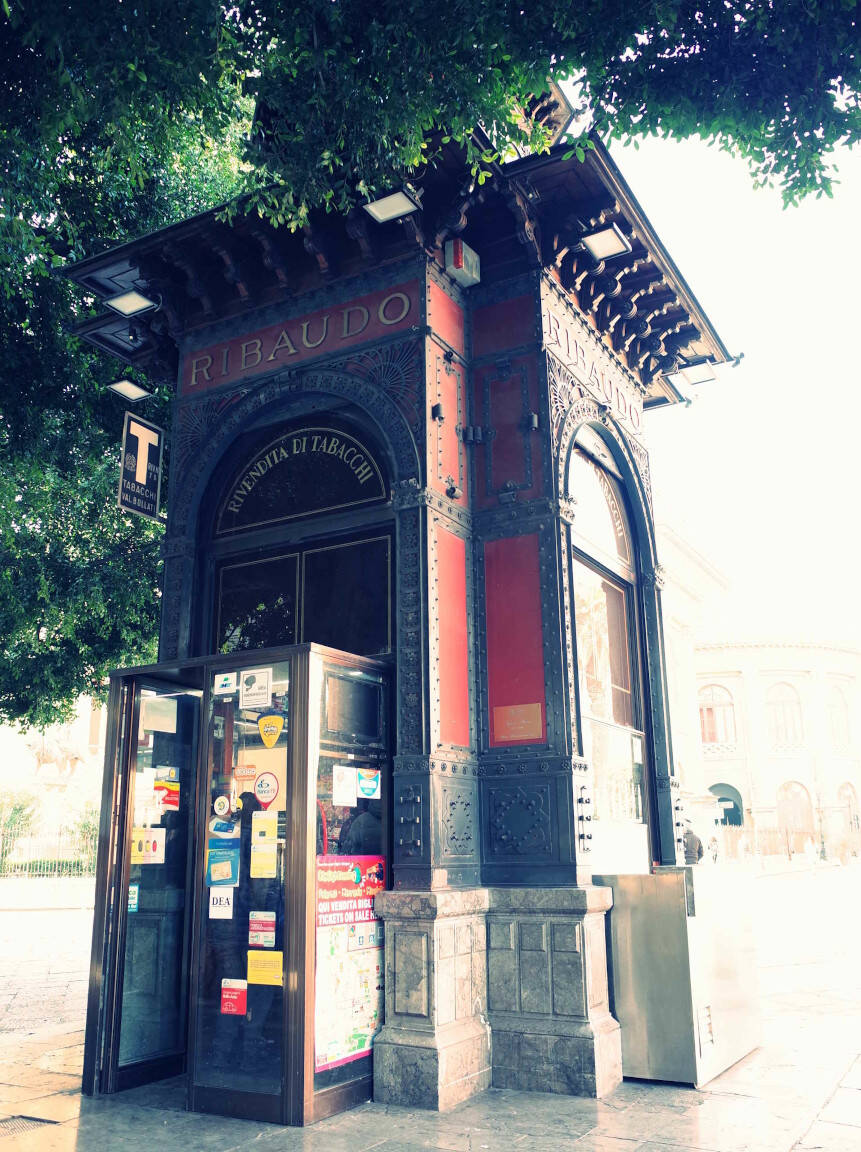 Palermo: chiosco in stile art nouveau