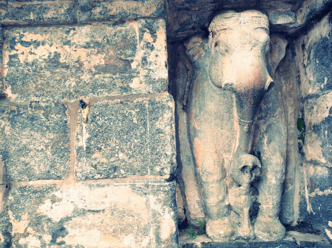 Gadaladeniya Raja Maha Vihara — Elephant Statue