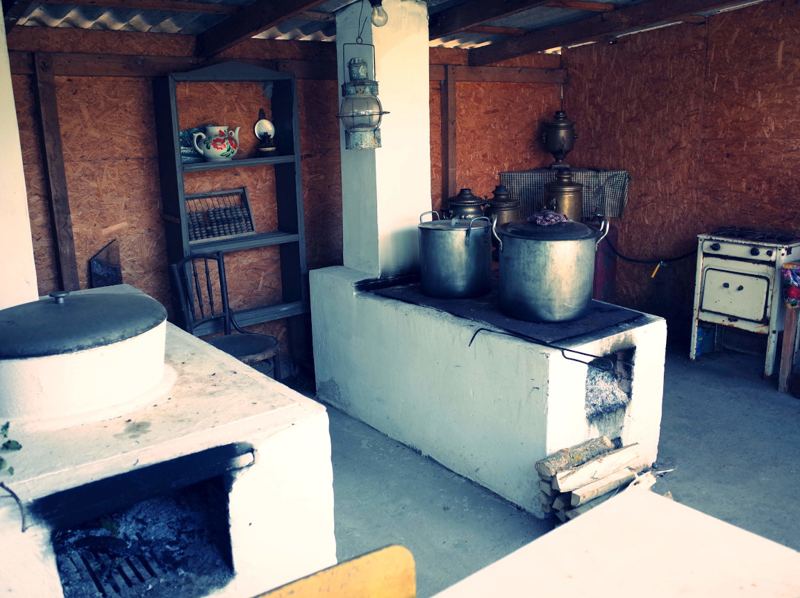 Lunch on the Danube: kitchen