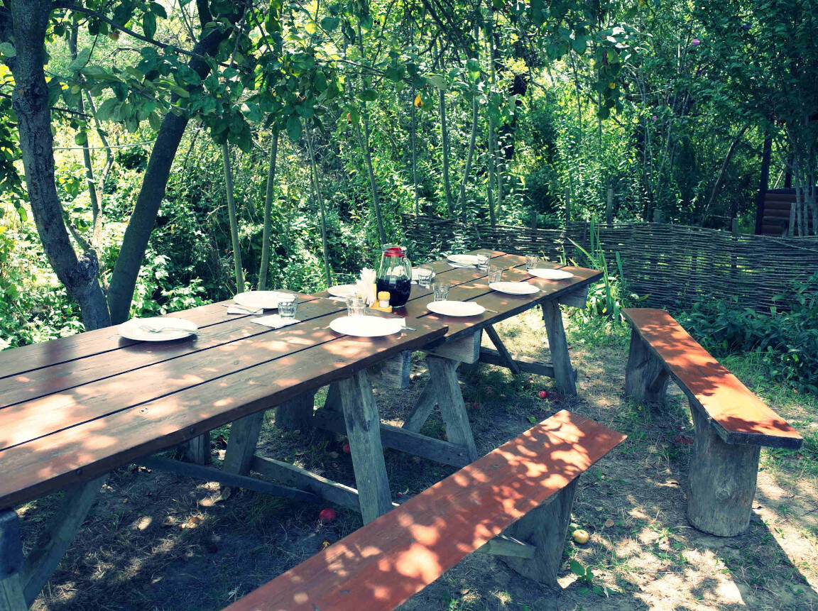 Lunch on the Danube: tables