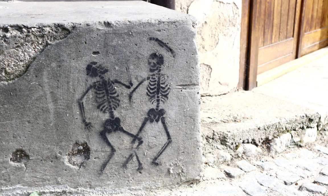 Sarajevo - Graffiti con scheletri